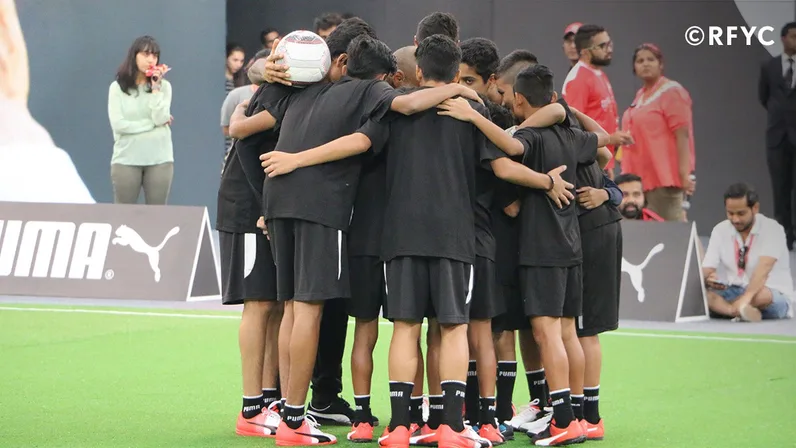 Thierry Henry interacts with Reliance Foundation Young Champs