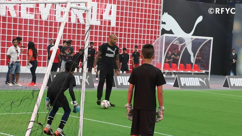 Thierry Henry interacts with Reliance Foundation Young Champs